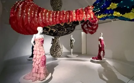 Valentino Garavani, l’eredità culturale celebrata dalla Biennale di Venezia