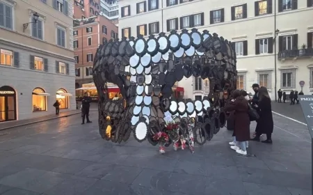 Roma rende omaggio a Valentino Garavani: aperta la camera ardente