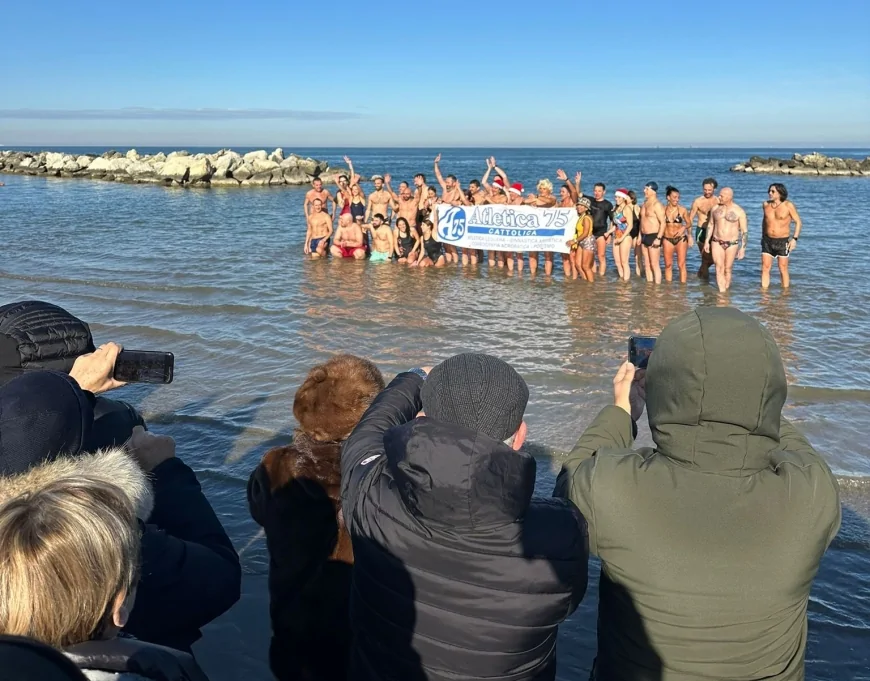 Atletica 75 Cattolica: il bagno di Capodanno chiude l’anno dei 50 anni della società