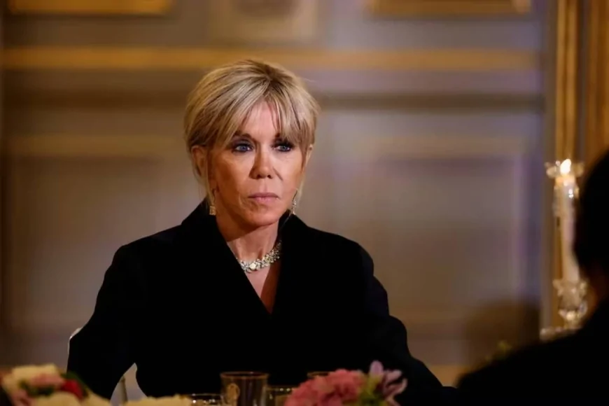 Cyberbullismo contro Brigitte Macron: condannate dieci persone dal tribunale di Parigi