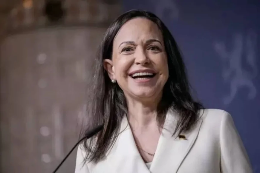 Maria Corina Machado consegna simbolicamente il Nobel per la Pace a Donald Trump