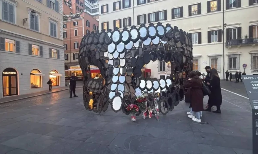 Roma rende omaggio a Valentino Garavani: aperta la camera ardente