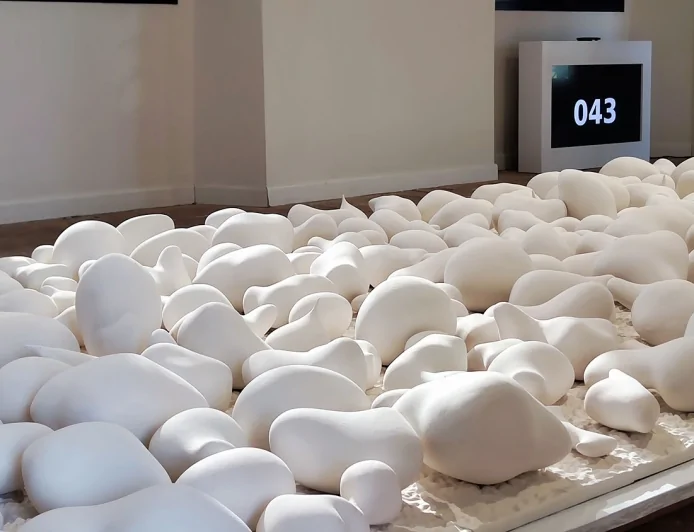 MIC Faenza, prorogata al 10 maggio la mostra “World of Plenty” di Itamar Gilboa