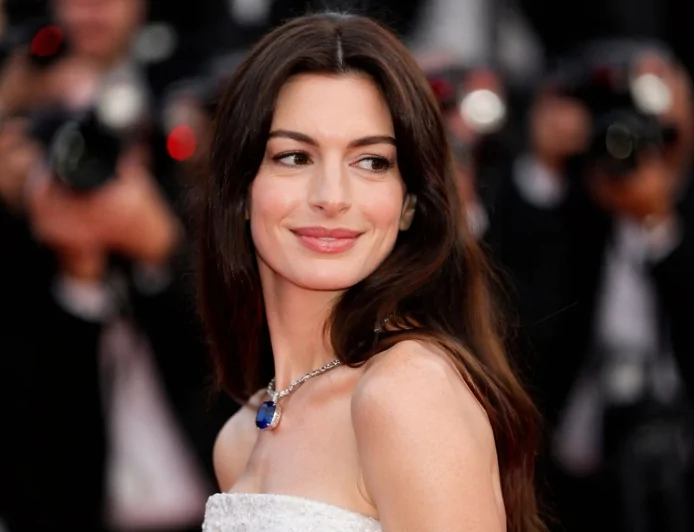 Anne Hathaway, fascino senza tempo: per People è la cover star più bella del mondo