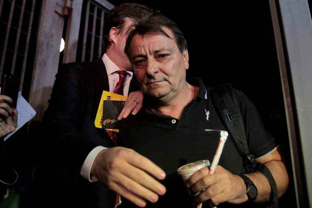 La vendetta contro Cesare Battisti, niente permessi per vedere il figlio