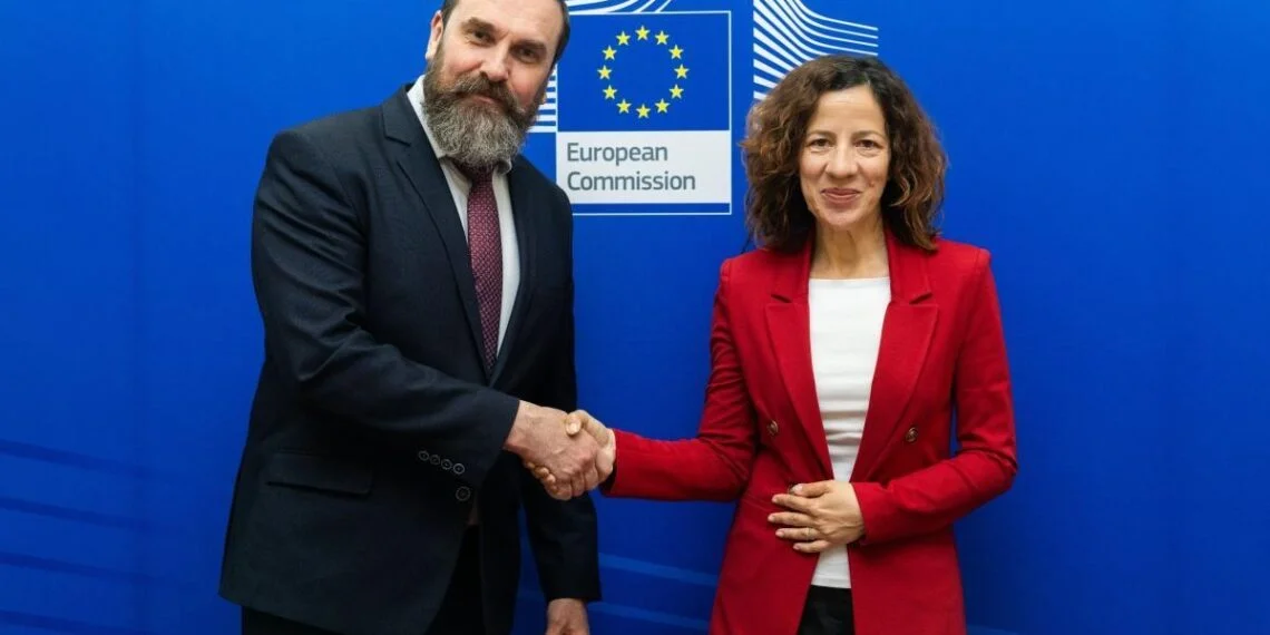 Ucraina, Mînzatu: “L’istruzione è fondamentale per la ricostruzione e il percorso di adesione all’UE”