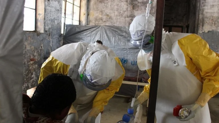 Ebola: i tagli Usa indeboliscono la risposta all’epidemia, l’Unione africana chiede nuovi fondi