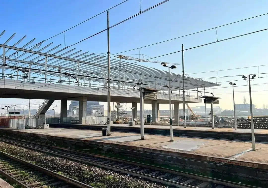 Sesto SG, giovane muore travolto da treno mentre attraversa i binari