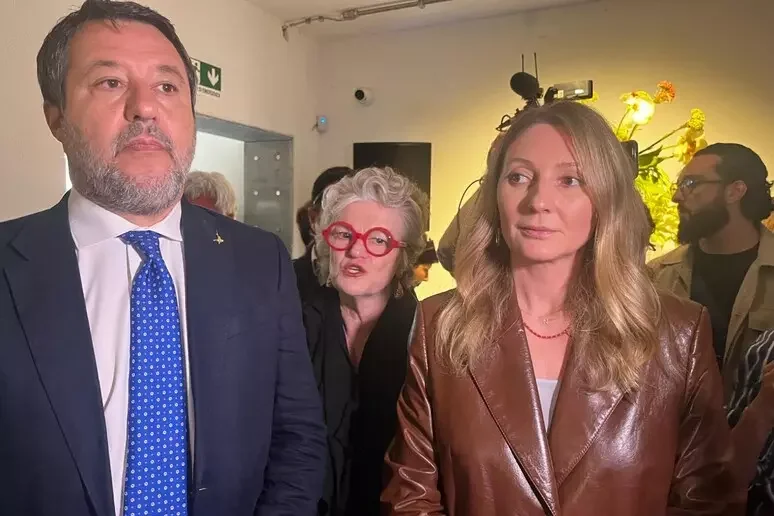 Salvini al Padiglione russo, 'la mia speranza è che la diplomazia chiuda il conflitto'