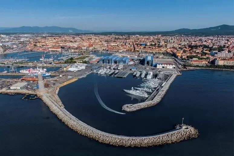 Benetti apre il cantiere a 100 studenti, 8 stage per chi immagina 'il deck del futuro'