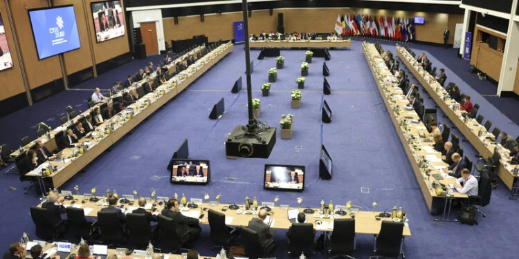 Iran e caro-energia, l’andamento dell’economia preoccupa l’Eurogruppo