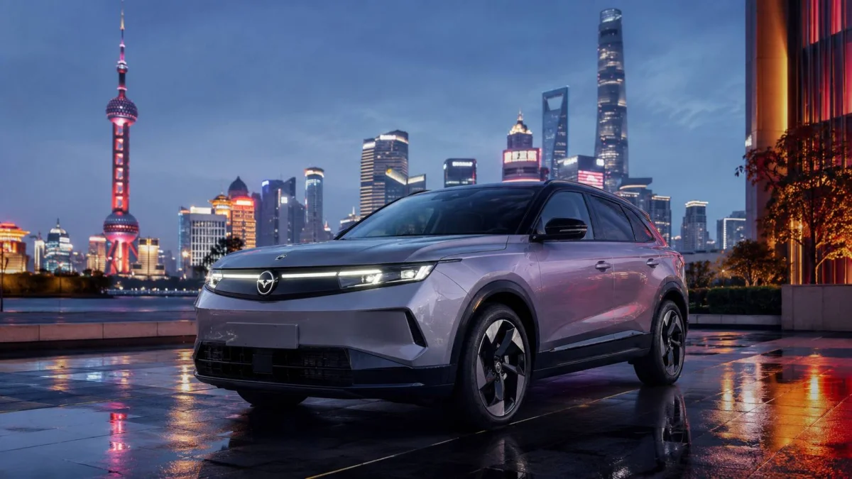 Opel elettrica con DNA cinese: a Saragozza nasce il C-SUV firmato Stellantis e Leapmotor, debutto fissato al 2028
