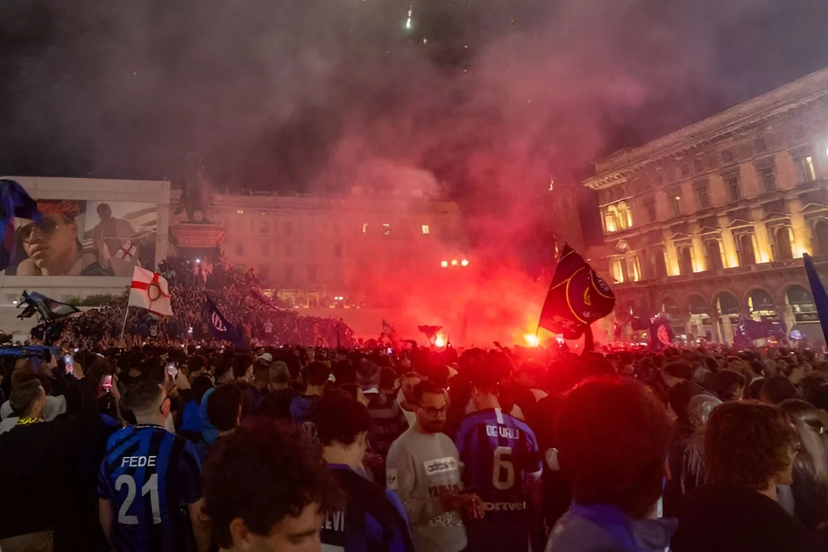 Inter, Milano esplode di gioia: la festa Scudetto accende la notte nerazzurra