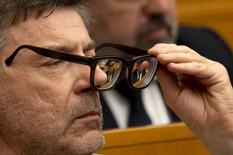 Giorgetti, su energia discussione non facile, speriamo risposta Ue a breve