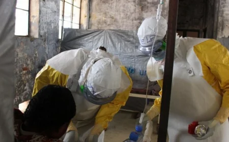 Ebola: i tagli Usa indeboliscono la risposta all’epidemia, l’Unione africana chiede nuovi fondi