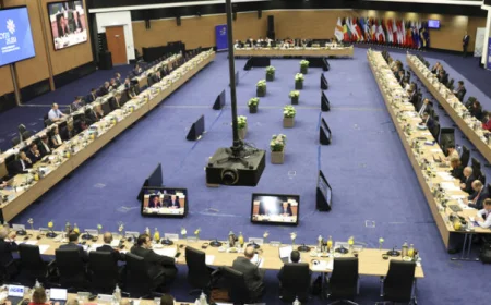 Iran e caro-energia, l’andamento dell’economia preoccupa l’Eurogruppo