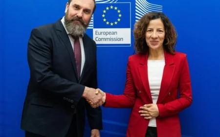 Ucraina, Mînzatu: “L’istruzione è fondamentale per la ricostruzione e il percorso di adesione all’UE”