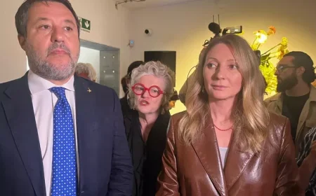Salvini al Padiglione russo, 'la mia speranza è che la diplomazia chiuda il conflitto'
