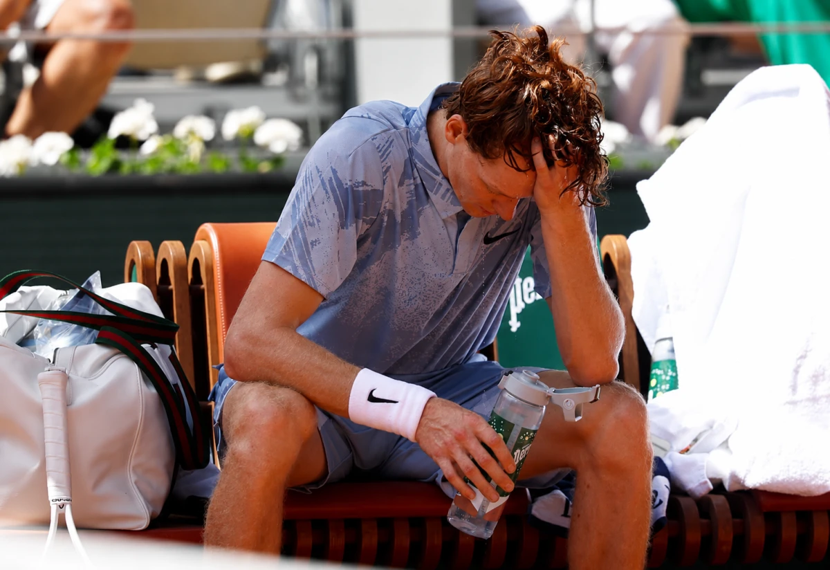 Sinner al San Raffaele di Milano per accertamenti dopo il malore al Roland Garros