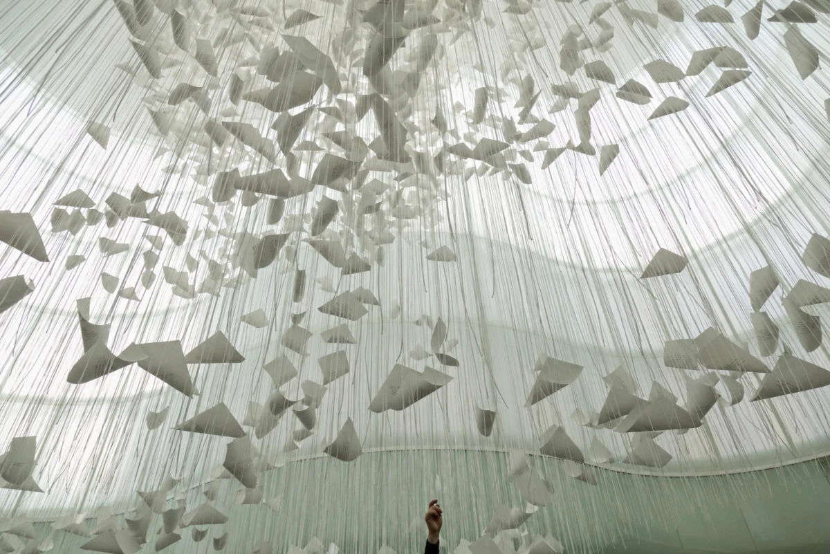 Chiharu Shiota al MUDEC di Milano: The Moment the Snow Melts