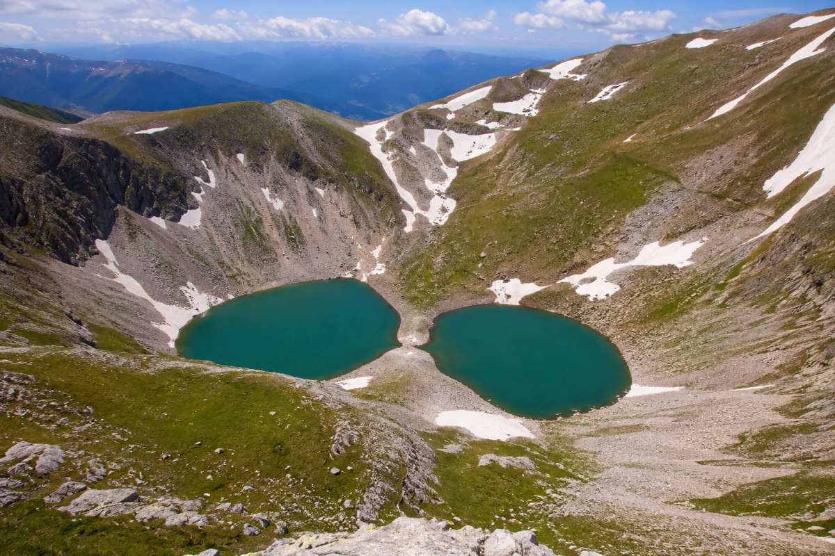 Lago di Pilato, torna la forma a occhiali dopo dieci anni nei Monti Sibillini