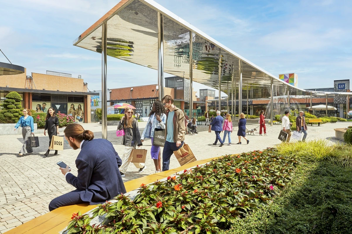 L’estate 2026 arriva a Vicolungo The Style Outlets: dal 4 luglio inizia lo “Style Fest” con musica live, buon cibo e shopping scontato fino a sera