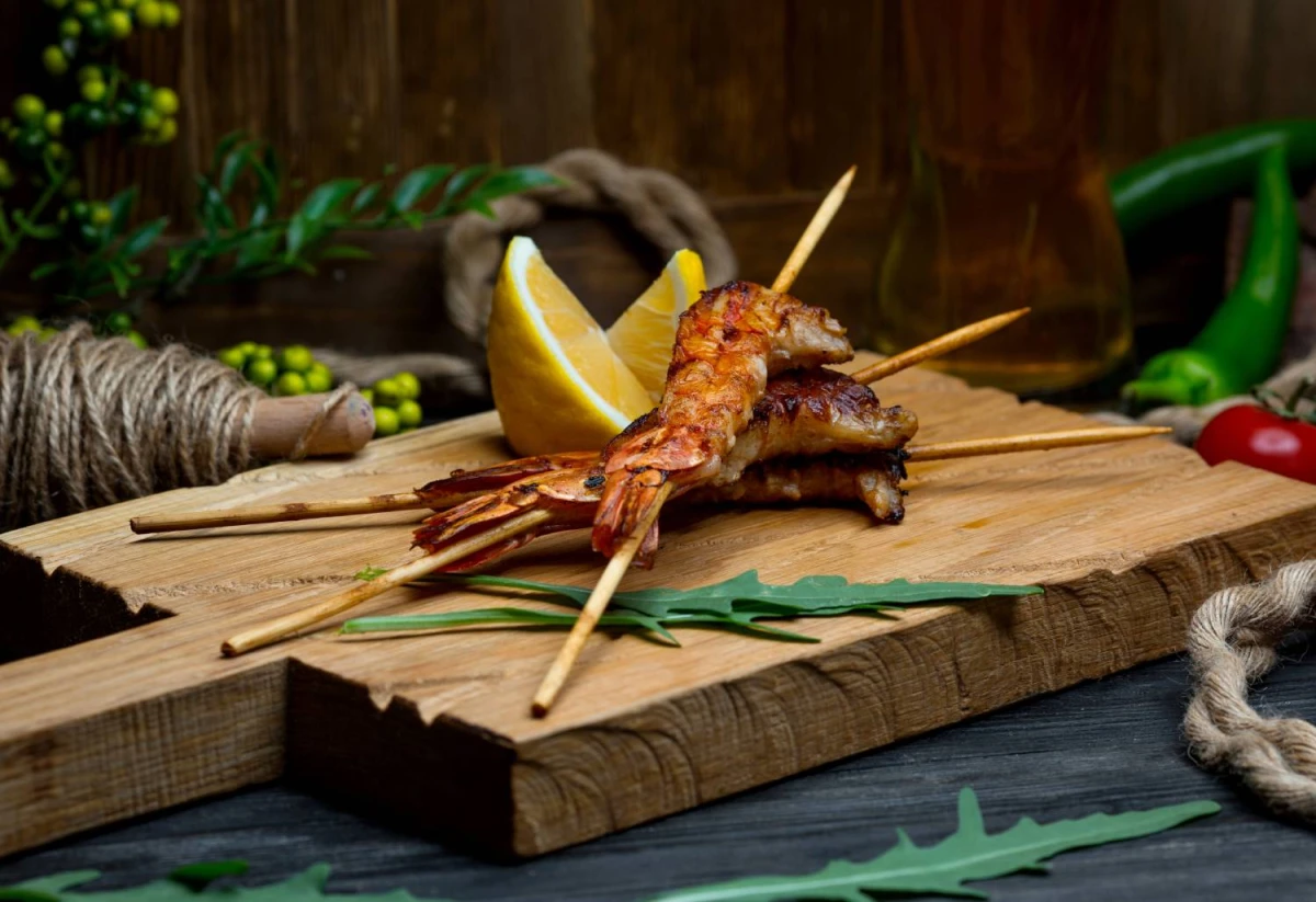 Arrosticini nel Chiostro 2026, sapori abruzzesi e cucina ferrarese a Ferrara