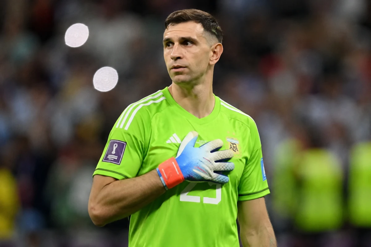Juventus, idea Dibu Martinez per la porta: il campione del mondo tra i nomi del mercato
