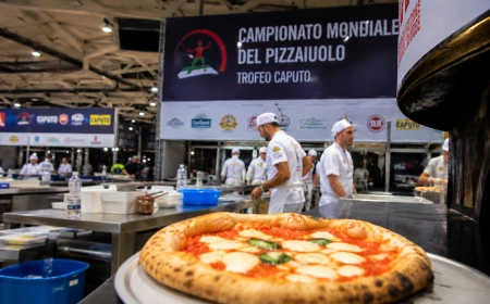 Napoli capitale della pizza: parte il Campionato Mondiale del Pizzaiuolo 2026