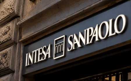 Intesa Sanpaolo lancia l’Opas su Mps: offerta da 30,6 miliardi e risiko bancario al centro