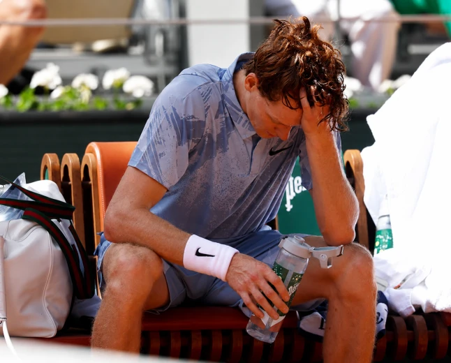 Sinner al San Raffaele di Milano per accertamenti dopo il malore al Roland Garros