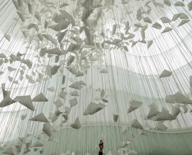 Chiharu Shiota al MUDEC di Milano: The Moment the Snow Melts
