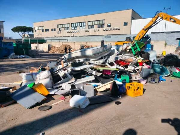 Rifiuti, a Fiumicino oltre il 20% degli ingombranti è un bene in polietilene.  Il progetto di Ecopolietilene spinge il riciclo