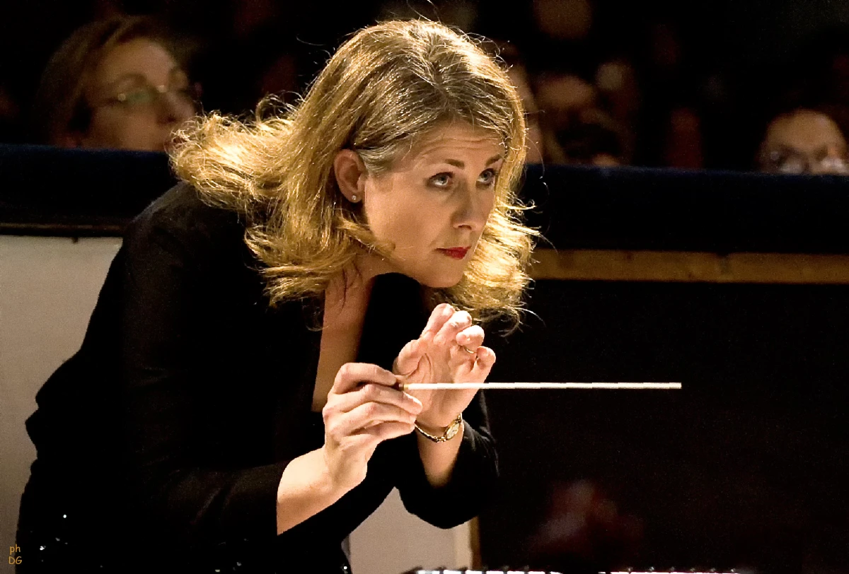 ELISABETTA MASCHIO DEBUTTA ALLA GUIDA DELL'ORCHESTRA DEL TEATRO LA FENICE