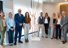 L'arte di Chiara Crepaldi in mostra alla Bcc di Parabiago: tre sculture raccontano il dialogo tra uomo, natura e materia